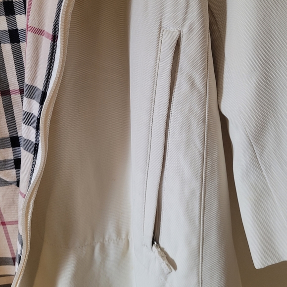 Burberry Waterproof coat - Picture 3 of 4